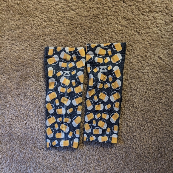 Zensah Beer Mug Calf Compression Sleeves - Navy and Yellow - Picture 1 of 3